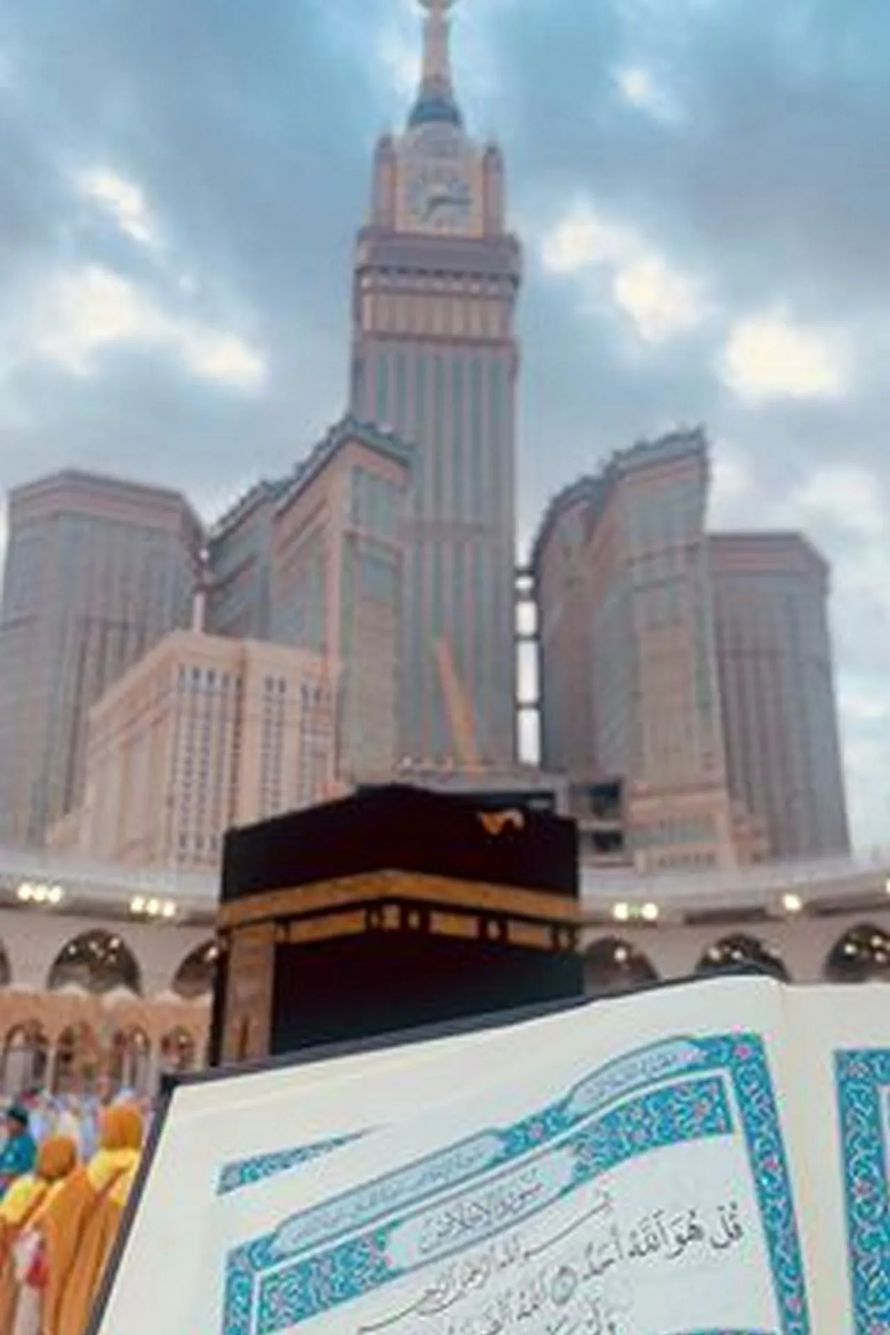 Hadist Dan Firman Allah SWT mengenai keutamaan yang didapatkan oleh orang yang melaksanakan Ibadah Haji dan Umrah