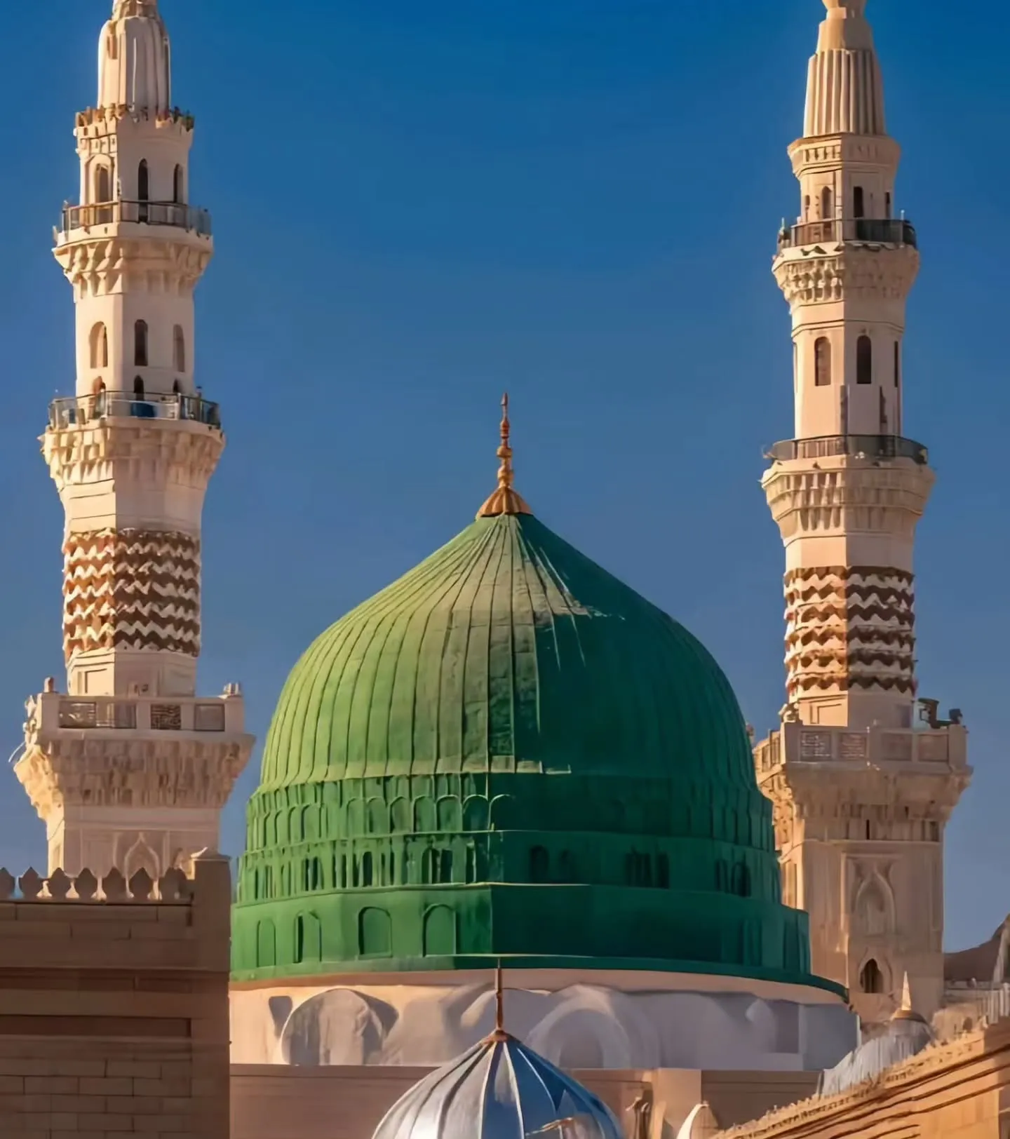 Kubah Hijau (Al-Qubbah Al-Khadra) Masjid Nabawi di Madinah